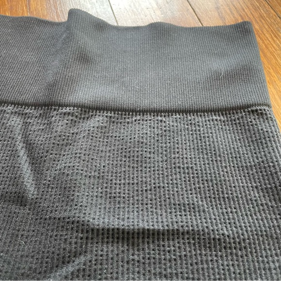 Colsie Black Ribbed Biker Shorts - Picture 2 of 4